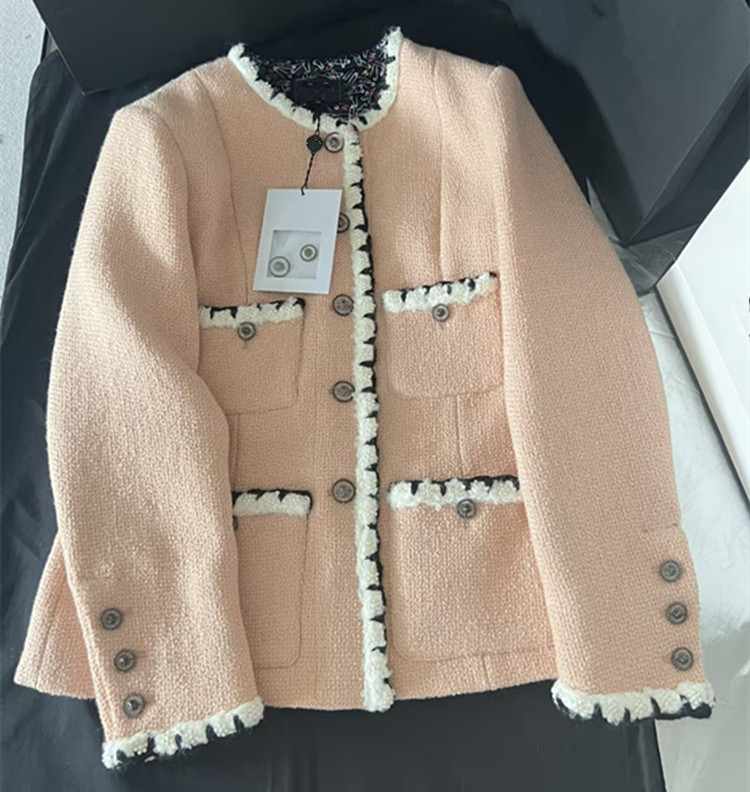 Summer Clothing In Winter - Conjunto de Saia e Casaco de